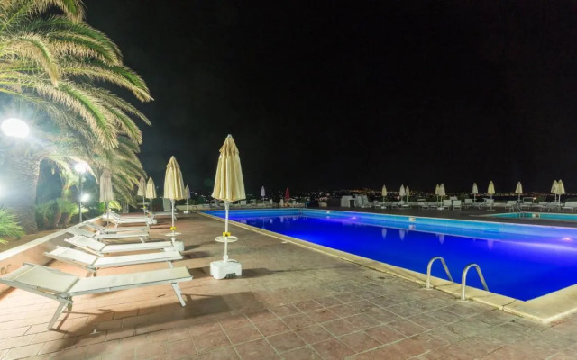 Perla del Golfo Resort