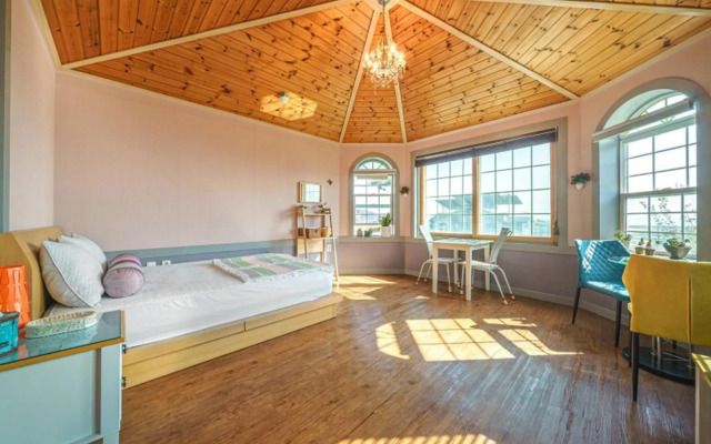 Ganghwado Pine Tree Pension