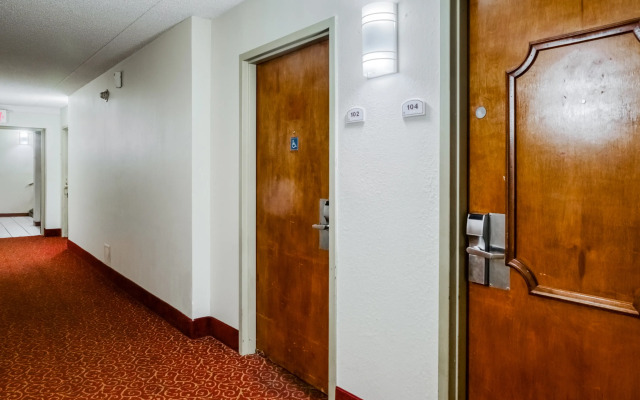 OYO Hotel Burlington South