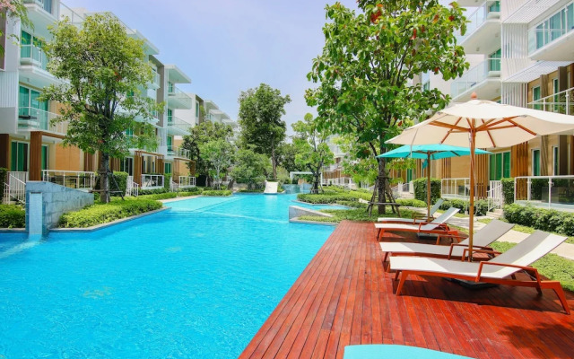 Hua Hin Luxury Beachfront Condo By Mon