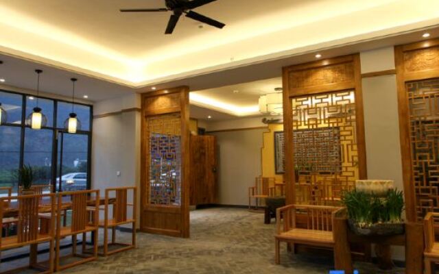 Xiangyunge Holiday Hotel