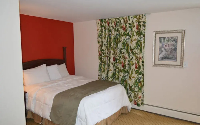 Monnie Lynn Motel