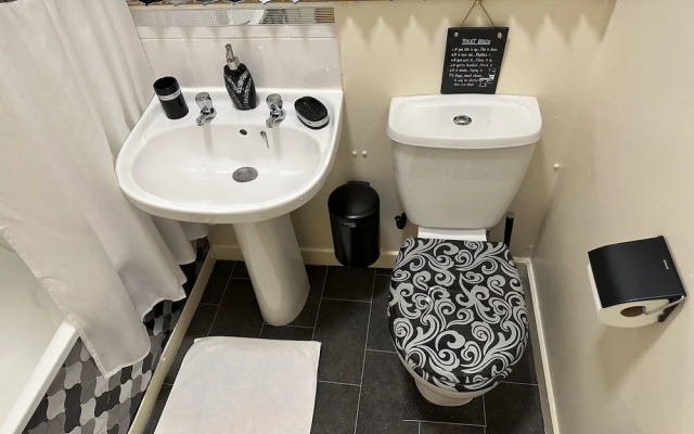 Central Glasgow Apartment - Sleeps 2 & Kitchen
