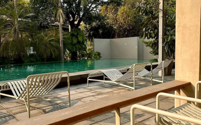 SUNKISS pool.bed.cafe