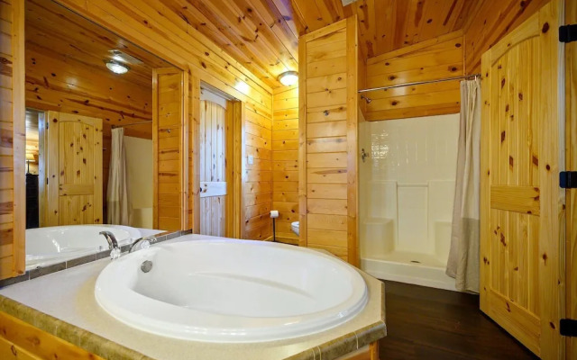 Outlaw Rose Cabin for 8!