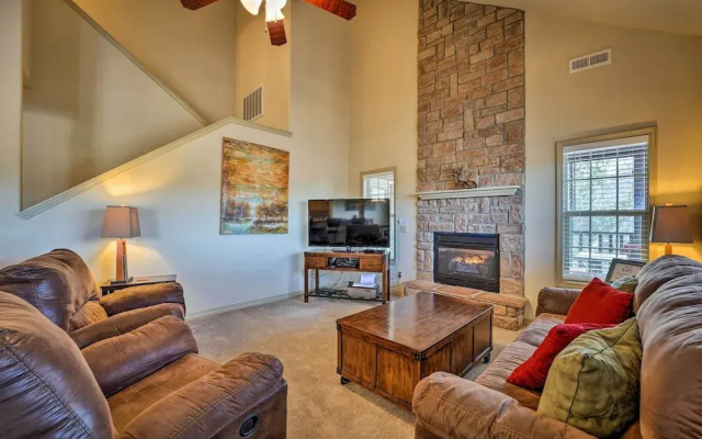 Branson West Golf Getaway w/ Pool Access!