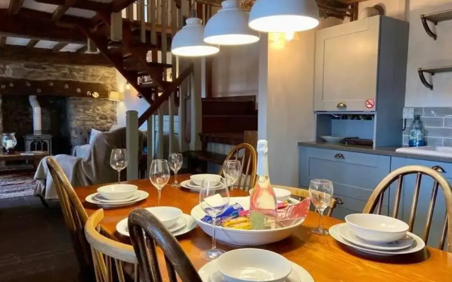 Idlewild Animal Sanctuary Farmhouse Stay - Charity