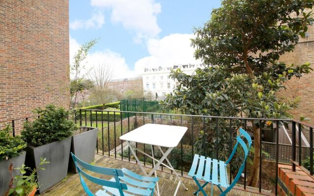 3 Bedroom Notting Hill House With Balcony