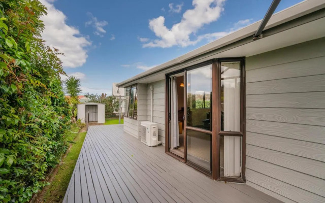 Treasure on Chestnut - Tairua Holiday Home