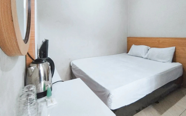 RedDoorz near Big Mall Samarinda – Guest Rooms – Samarinda