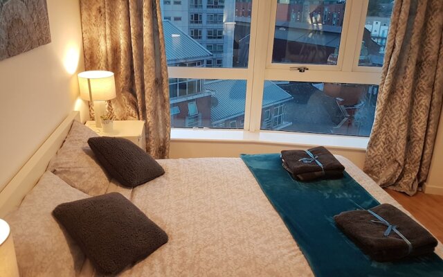 Marco Island - 2 bedroom Spacious City Centre Apartment