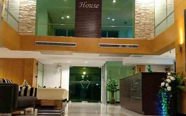 Sena House Paholyothin 30