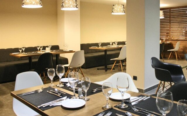 Amphitryon City Hotel