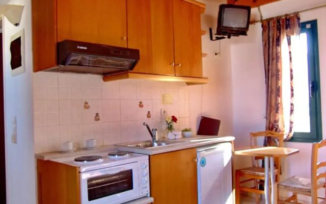 Irida Apartments by Estia