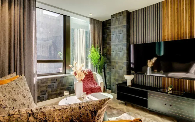 Stylish Urban Retreat at City Suite 904