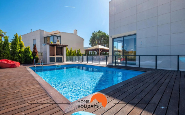 #076 Stunning and Modern Villa Near NewTown, Beach Pool