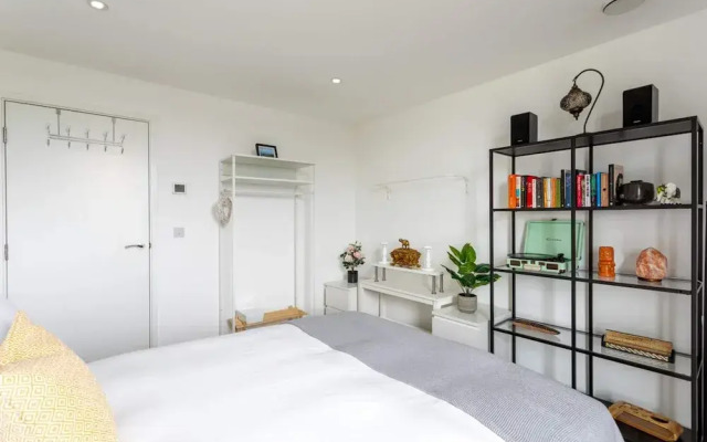 Stunning Brentford Penthouse