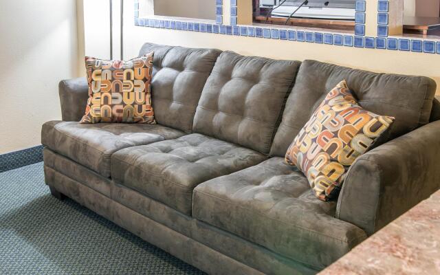 Country Inn & Suites By Radisson, Battle Creek, MI