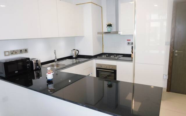 Luton Vacation Homes - Royal Bay