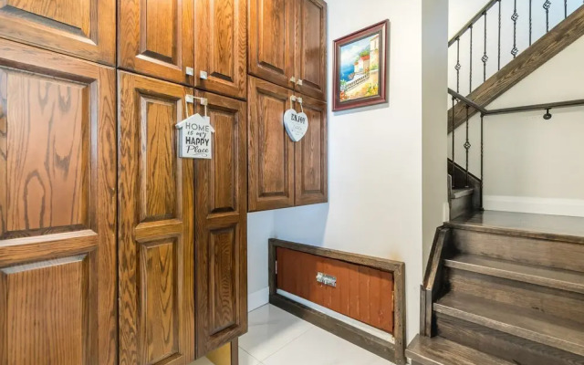 Elevate Rooms at Spadina & Bloor