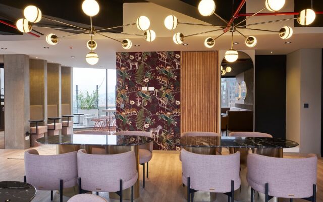 Icon 100 Studio Loft 300