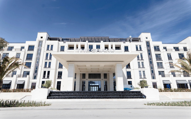 The Grand (Sea Breeze Resort)