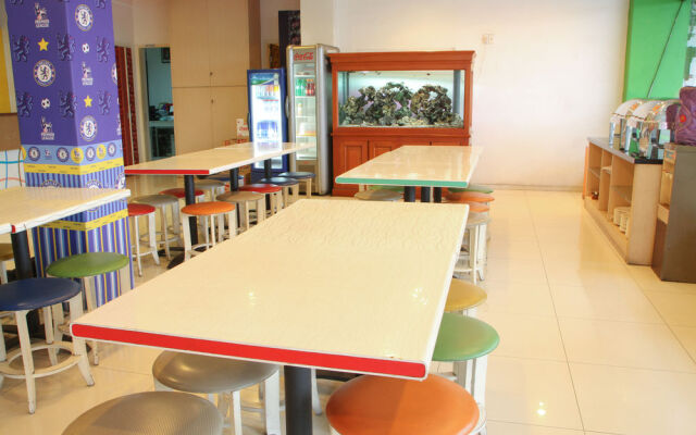 Airy Alun Alun Malang Zainul Arifin 55