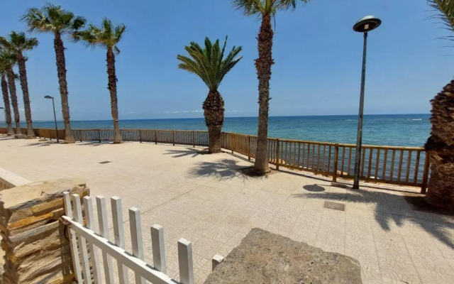 CHALET A 5 METROS DEL MAR.Wifi gratis