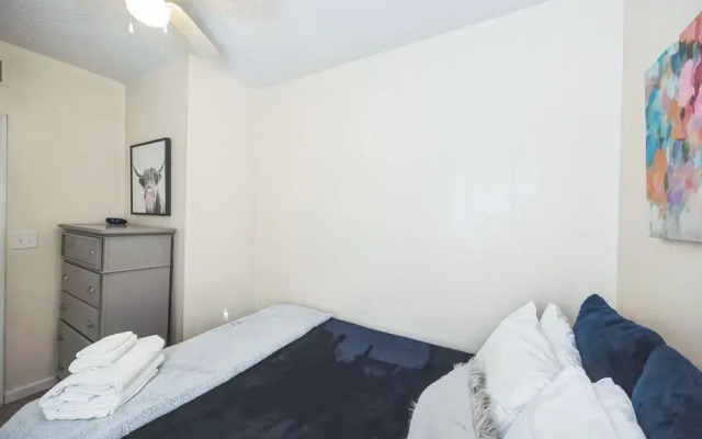 Cozy 2 Bedroom Getaway