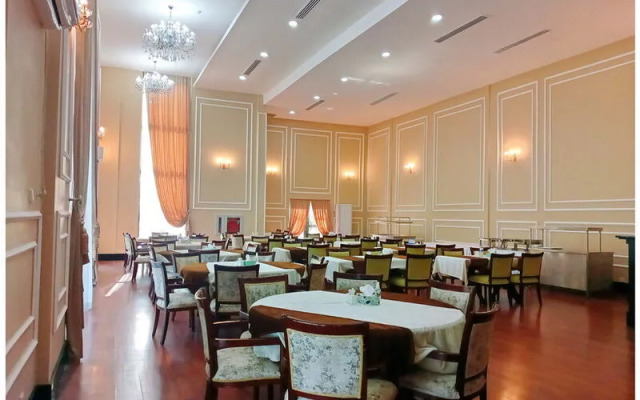 Чарлак Отель