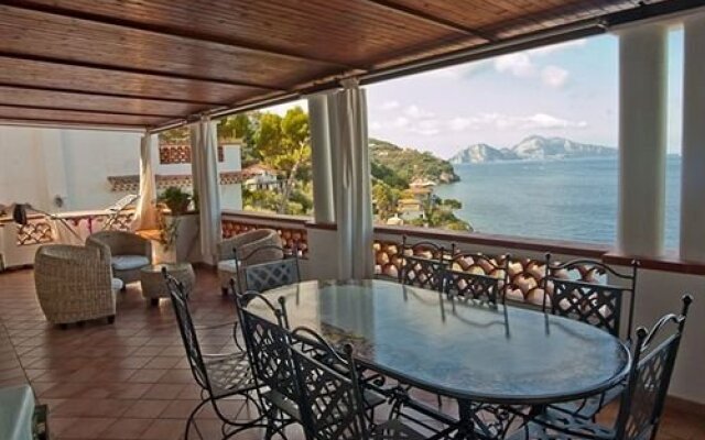 Sorrento Holidays (V425)