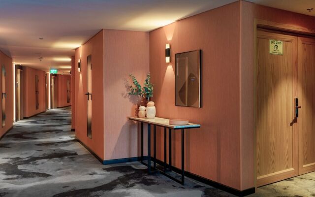 Almond hotel