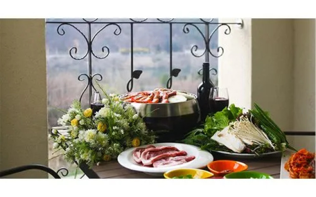 Nami Island Thira Pension