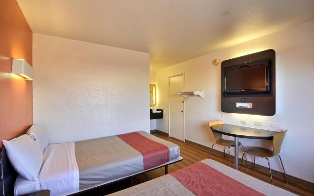 Motel 6 Laredo, TX - South