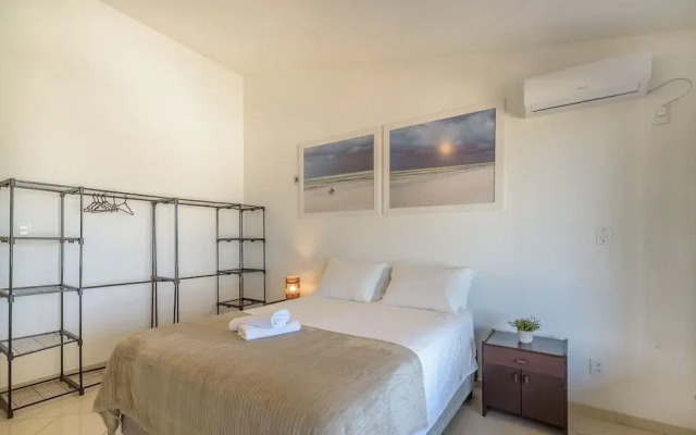 6BR Beachfront Home in Bombinhas Abm0101