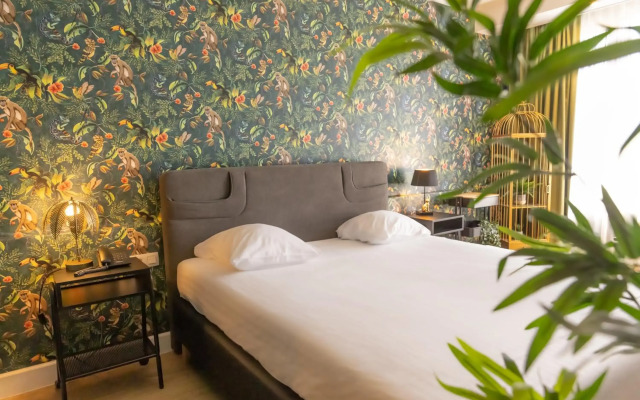 M Hotel - Different Hotels