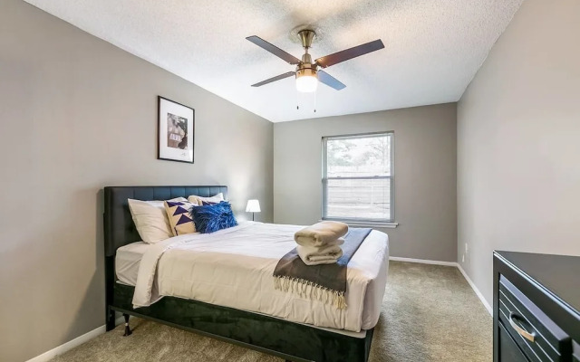 University Suite + Pool + Gym