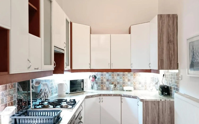 Park Danubes view central market Budapest