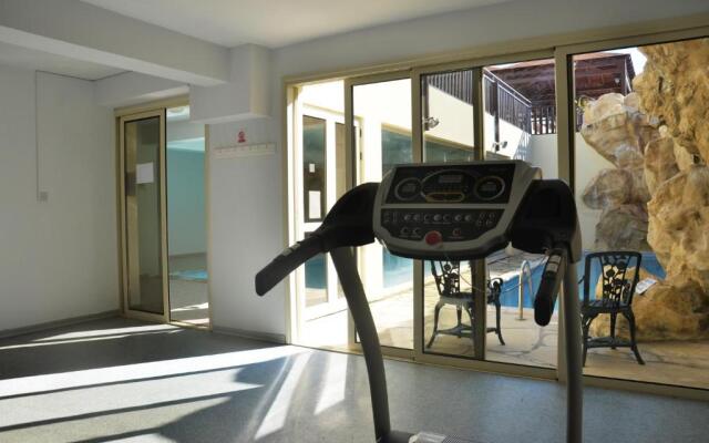 Studio with shower room E5, full kitchen, poolside, FREE WIFI