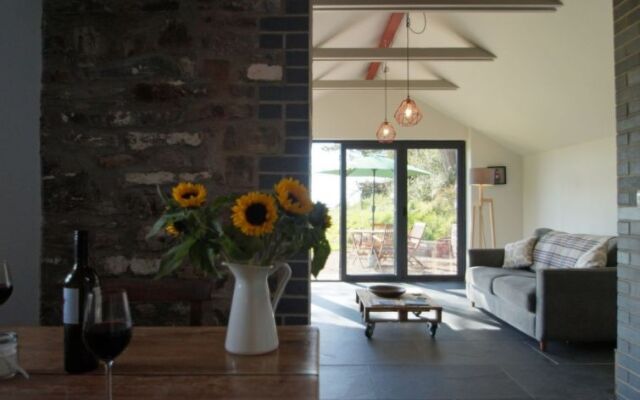 Holiday Home Cae Cwpwl