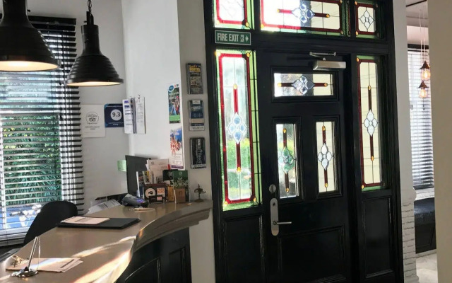 The Innbetween Lodge and Backpackers