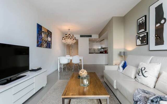 Stylish 2bed/2bath With Swimming Pool