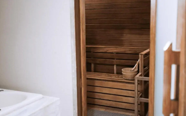 Private Rooms in Historic Manila Chinatown