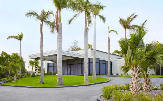 Holiday Inn Warwick Farm by IHG