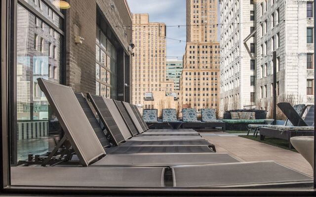 1 BR & 2 BR Apt in Central Business District by Frontdesk