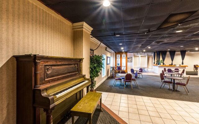 Rodeway Inn & Suites