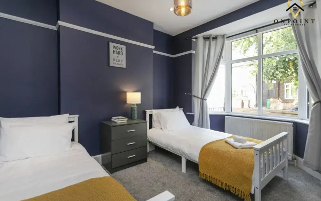 ✰OnPoint- MASSIVE House, PERFECT Location-Parking✰
