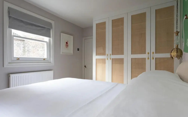 Macfarlane Road II by Onefinestay
