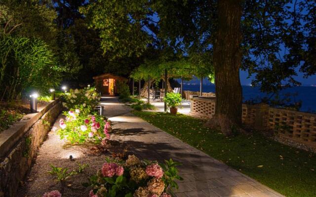 Seaside Apartment Volosko on the beach