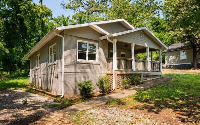 Charming Fully-renovated Bungalow